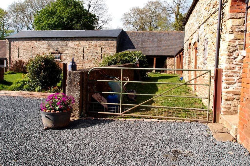 Upper Heath Farm - Stable Cottage Craven Arms Esterno foto